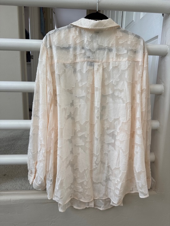 torrid Cream Textured Floral Button-Down Shirt - Picture 5 of 5